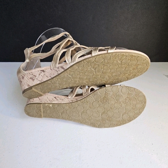 ESPIRIT Candies Soft Gold strappy sandals flat gladiator Zip Heel Size 6.5 VGUC - Picture 13 of 16